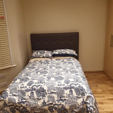 London Luxury Apartments 4 Min Walk From Ilford Station, With Free Parking Free Wifi Exterior foto