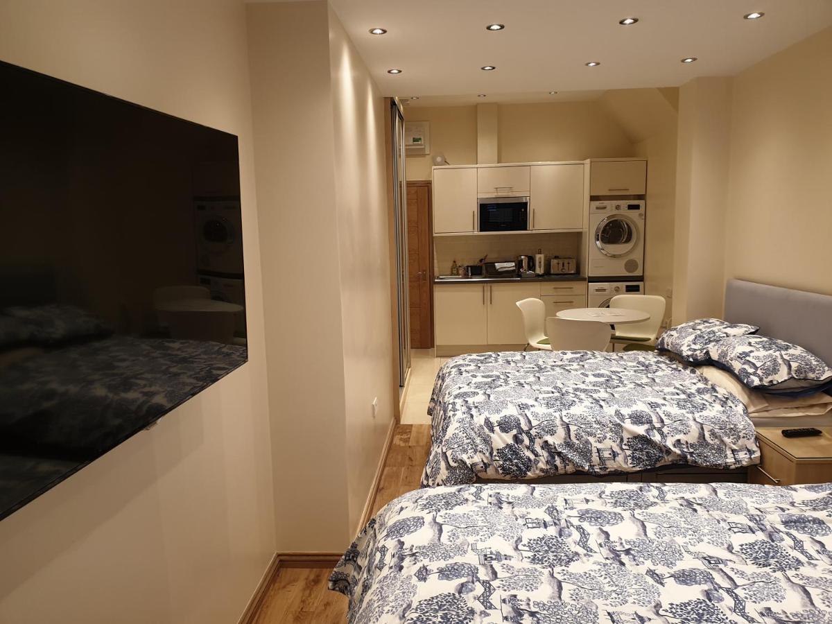 London Luxury Apartments 4 Min Walk From Ilford Station, With Free Parking Free Wifi Exterior foto