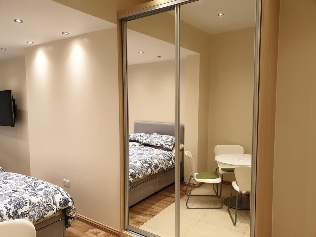 London Luxury Apartments 4 Min Walk From Ilford Station, With Free Parking Free Wifi Exterior foto